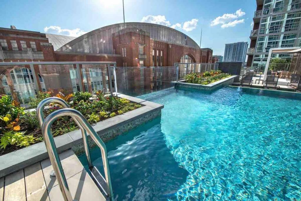 Opulence Is A Way Of Life Apartment Далас Екстериор снимка