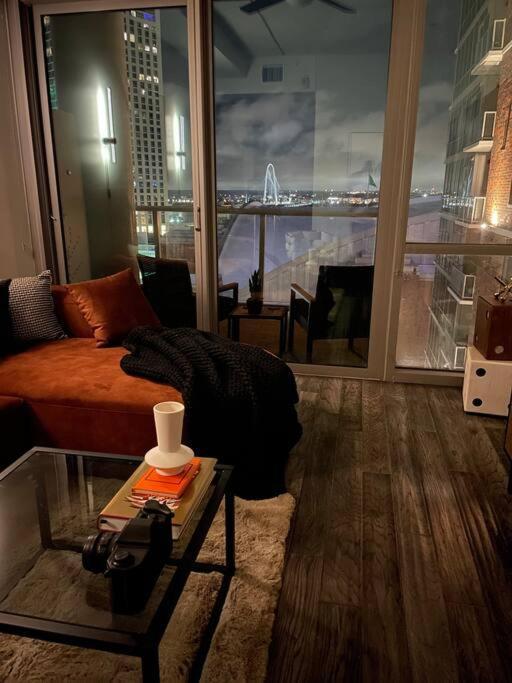 Opulence Is A Way Of Life Apartment Далас Екстериор снимка