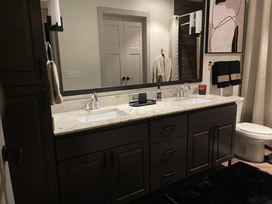 Opulence Is A Way Of Life Apartment Далас Екстериор снимка